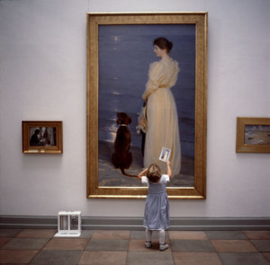 Krøyer billede pige ser på maleri