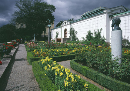 Krachtige kleuren en vormen bepalen tuin Prins Eugen